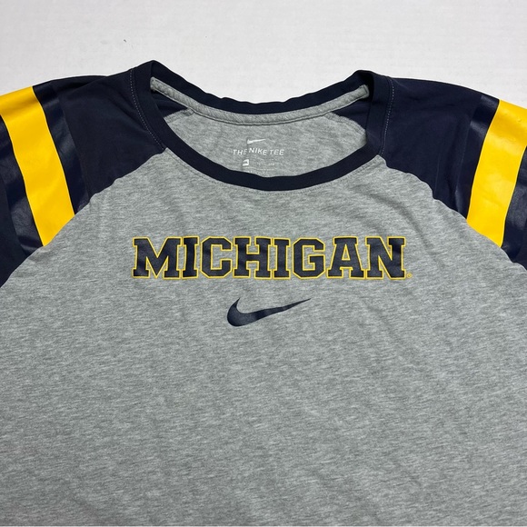 Nike, the Nike Tee Michigan Athletic Cut Raglan SleeveT-Shirt XXL - Picture 2 of 8